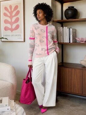 BRODIE CASHMERE AVA LEOPARD CONTRAST SWEATER CHERRY BLOSSOM